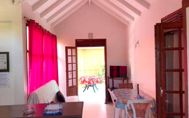 House With 2 Bedrooms in Saint-françois, With Pool Access, Furnished Garden and Wifi - 3 km From the Beach
