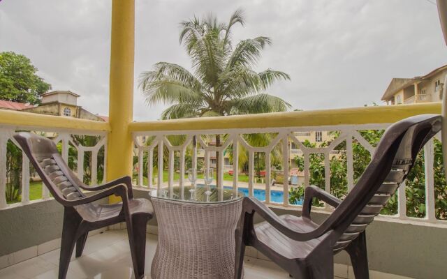 OYO 16979 Home Pool View 2 BHK Siolim