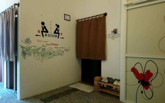 Stay With Me Capsules Hostel