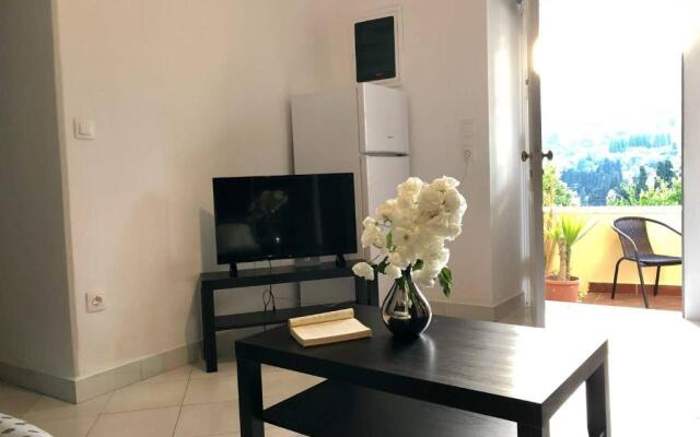 Chill out studio in the leafy Livadia village