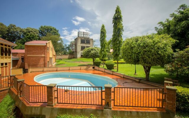 Crown Suites Hotel