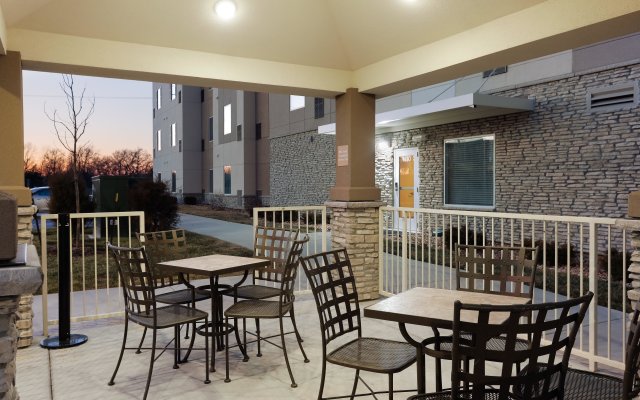 Candlewood Suites Lenexa - Overland Park Area