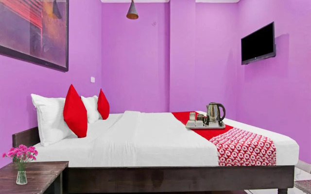 OYO Flagship 70237 Cozy Stay Deluxe
