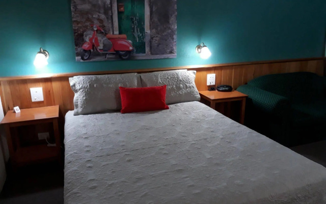 Moe Motor Inn