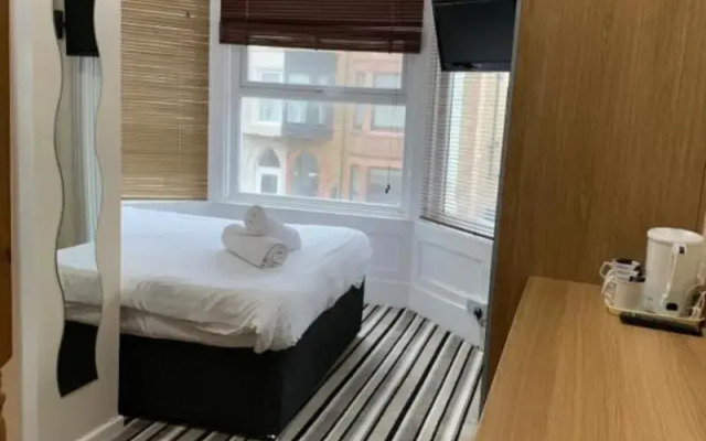 OYO Wave Crest Hotel