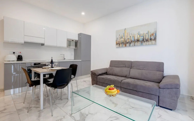 Modern 1BR Apartment, Central Location