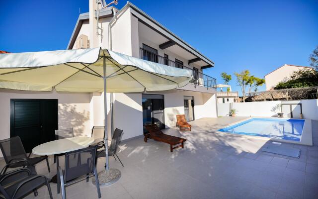Villa Lily