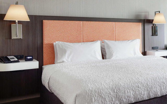 Hampton Inn & Suites Chicago Waukegan