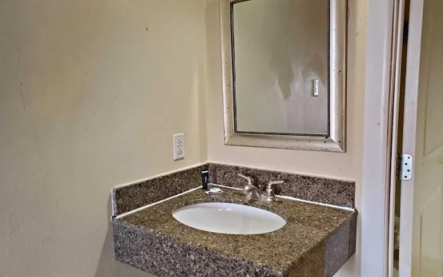 Westwood Inn Extended Stay by OYO Gonzales TX