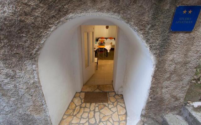 Studio Apartment Nihar