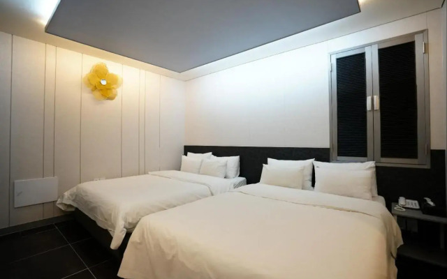 Y Hotel