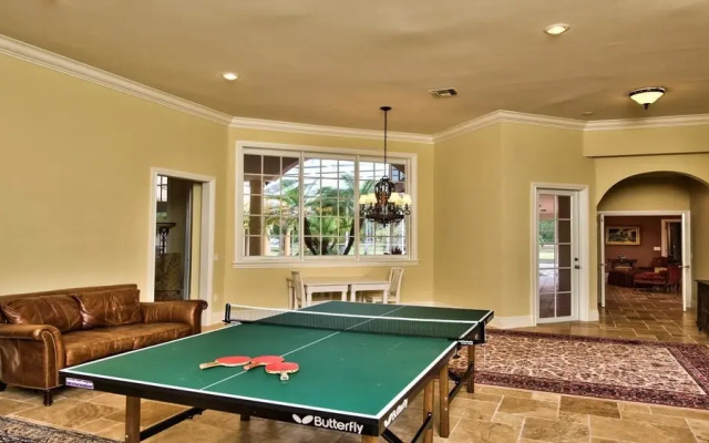 Knickerbocker Estate 8 Bedroom Home by NFVH