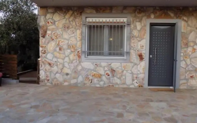 Nikos House Megara
