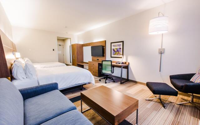 Holiday Inn Express & Suites West Edmonton - Mall Area, an IHG Hotel