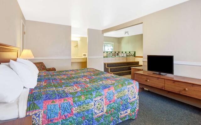 Days Inn by Wyndham Everett