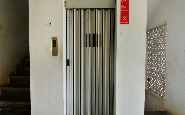 OYO 11358 Home Compact 2BHK Near Promenade Beach