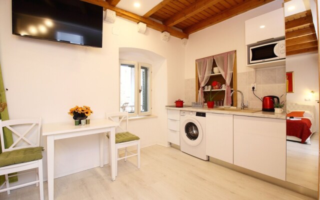 Melek Accommodations