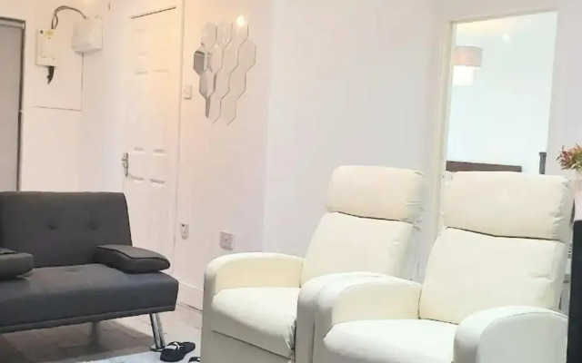 1-bed Suite - Sleeps 3 - Parking - Near Bluewater