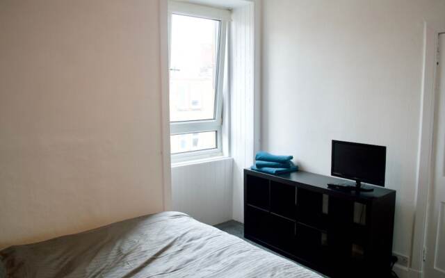 1 Bedroom Flat Near Dalry Area