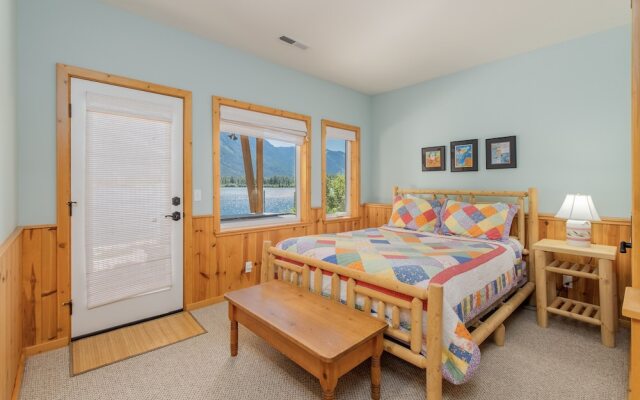 Lazy Bear Lodge 3 Bedroom Home by NW Comfy Cabins by RedAwning