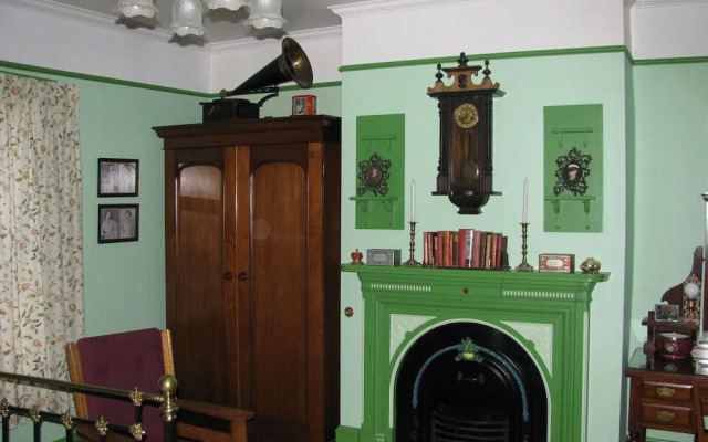 Gower Manor Historical Bed & Breakfast