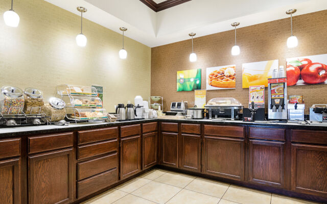 Holiday Inn Express & Suites Olathe South by IHG