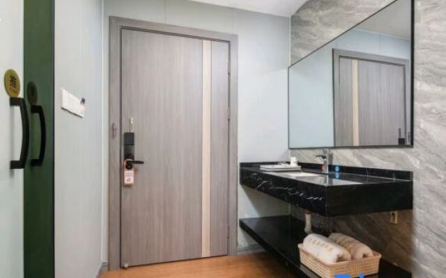 Hotel Pai Hezhou Lingfeng Plaza