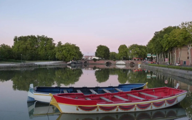 Ours Blanc - Place Victor Hugo