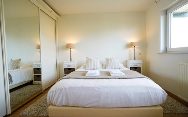 Spacious Apartment With Sea Views