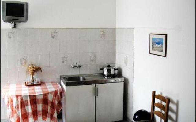 Manolis Maria Flitzani Studios