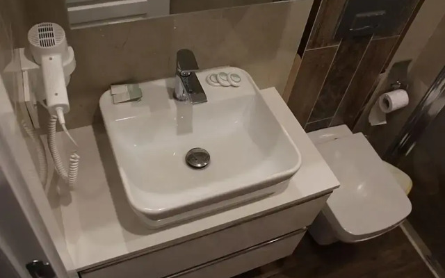 Rolex Hotel