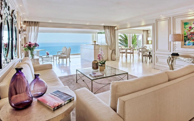 The Clarendon - Bantry Bay