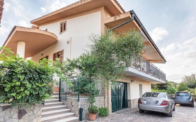 Splendid Villa with swimming pool a stone's throw from Palermo