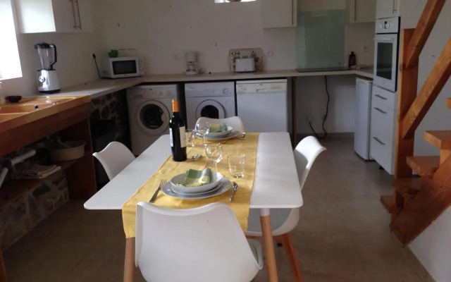 Captivating 2-Bed House with log burner in Kerien