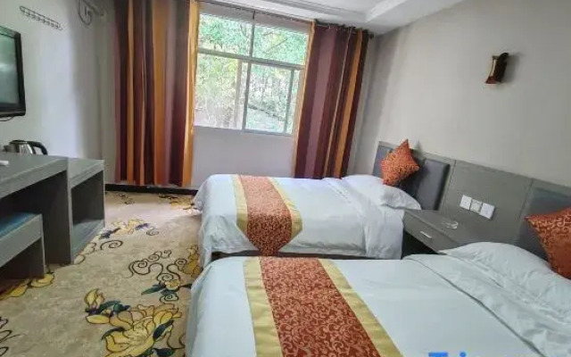 Yaxing Hotel in the old street of Aokigawa Town