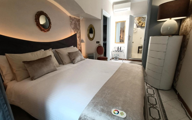 Spanish Steps bedroom