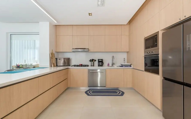 Blue House LV 2-4 Costa Divina by Kivoya