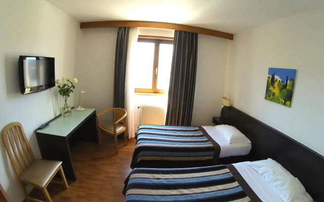 Logis Hôtel Au Lion Rouge