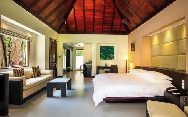 Labriz Silhouette Seychelles