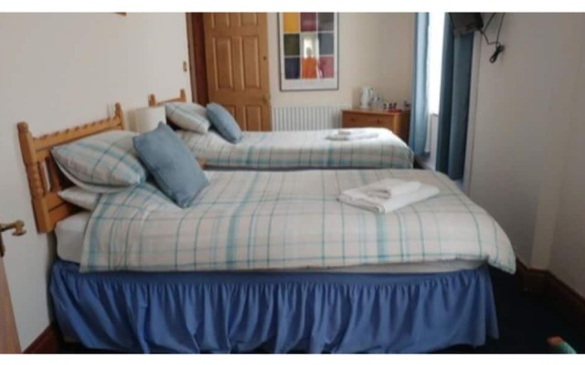 The Three Horseshoes - Inn