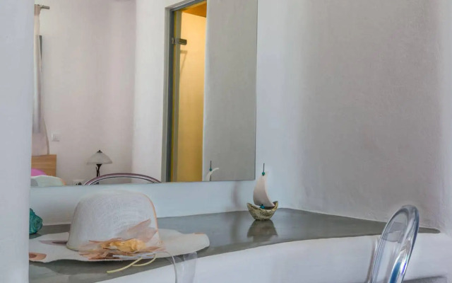 Aspronisi Luxury Villa
