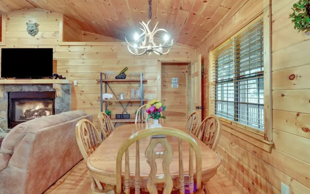 Hot Tub & Game Room: Blue Ridge Getaway