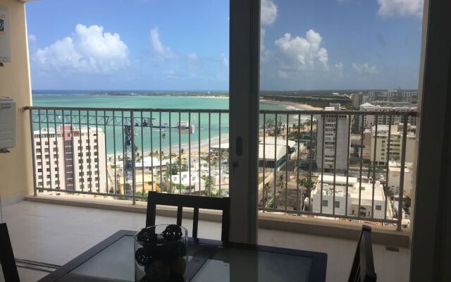 ESJ Azul 1754 PH Beach Front Apt