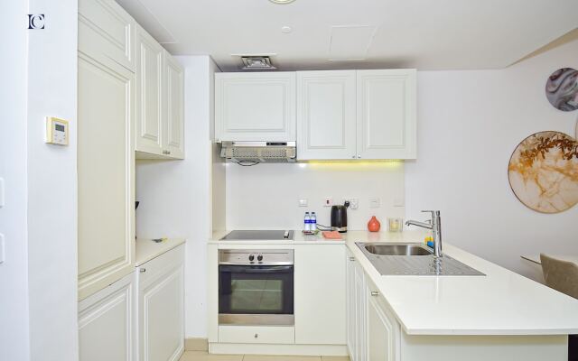 Stunning Sea View 2Bed near Tram Stn