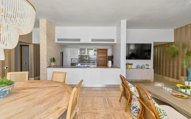 Beachfront Condo w Sea View A-202 Costa Atlantica