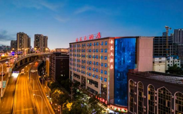 Chunchen Hotel