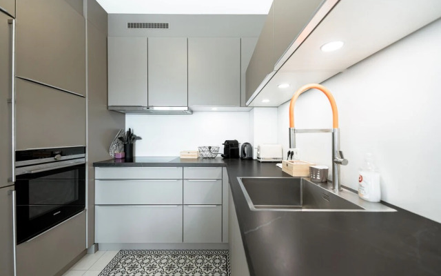 Comfy 1BR Apt w Balcony at Cloche dOr