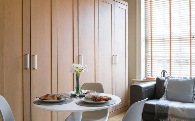 Charming London City Apartment