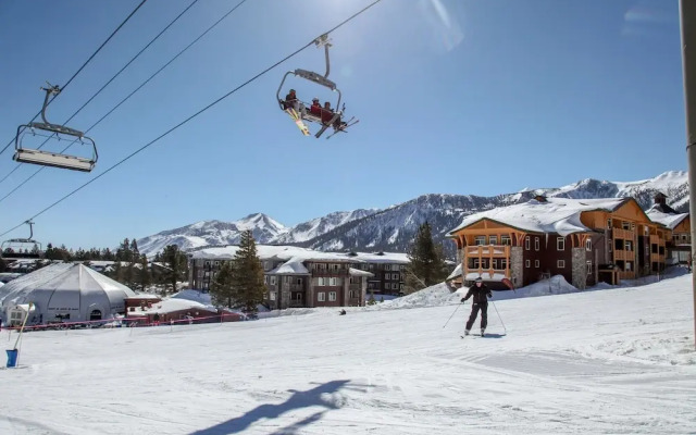 Sunstone 125 Ski-In Ski-Out, Mountain Modern, Garage, Fitness Center by RedAwning