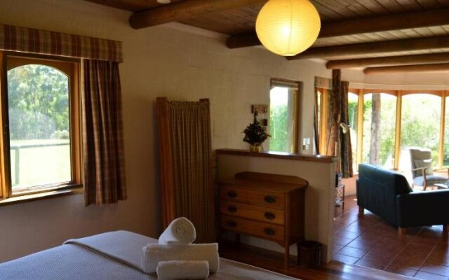 Herons Rise Vineyard Cottages